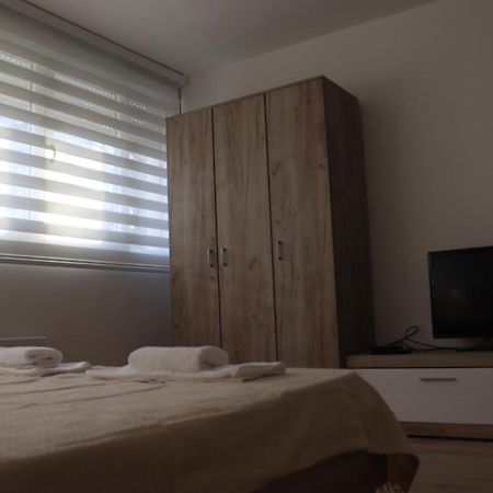 Apartman Lena Banovo Brdo Belgrado Exterior foto