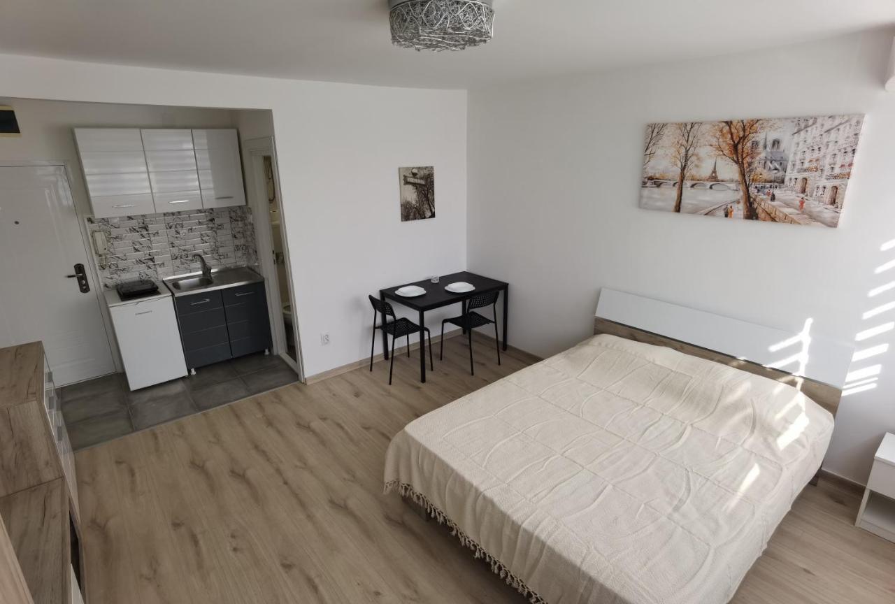 Apartman Lena Banovo Brdo Belgrado Exterior foto