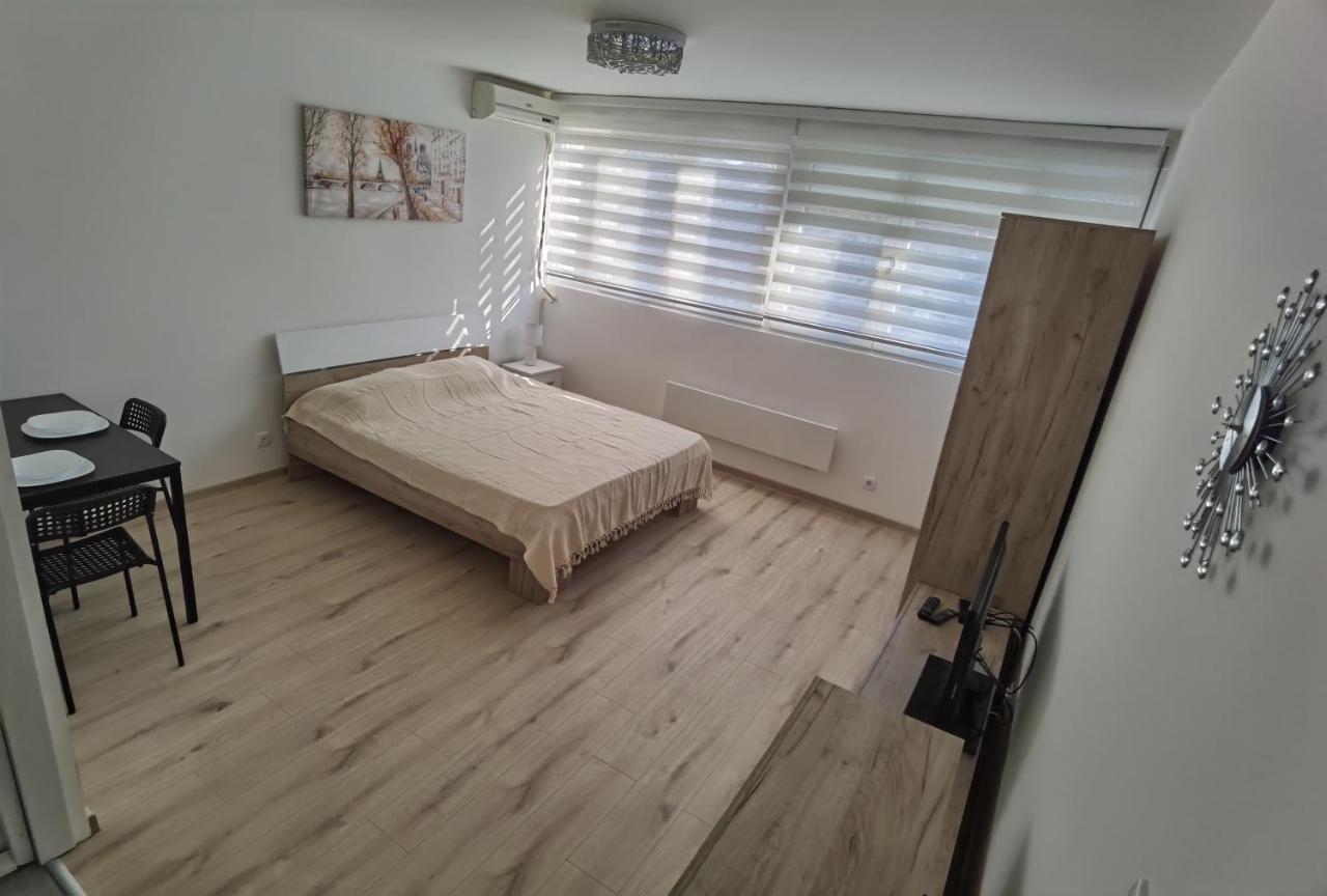 Apartman Lena Banovo Brdo Belgrado Exterior foto