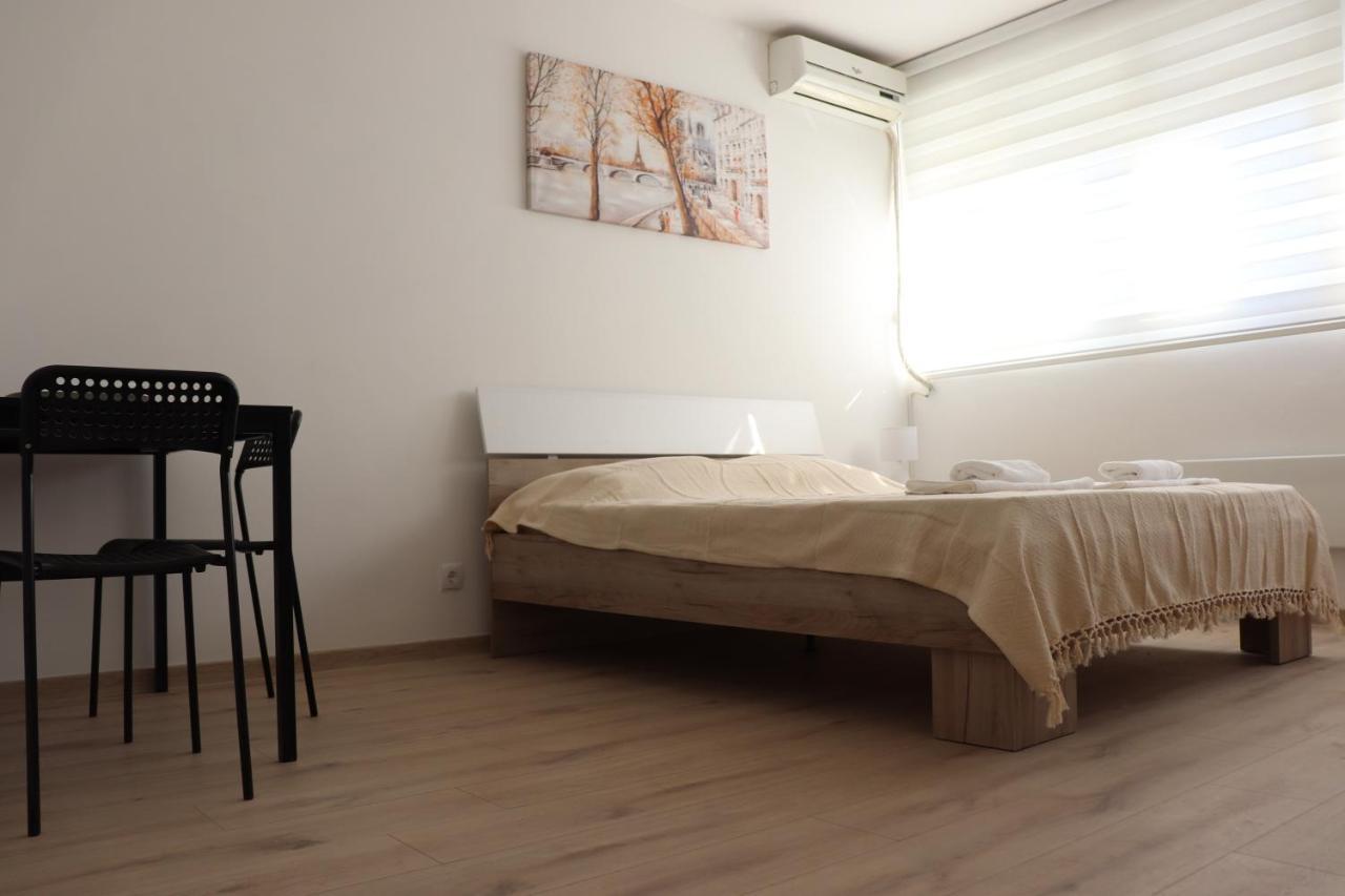Apartman Lena Banovo Brdo Belgrado Exterior foto