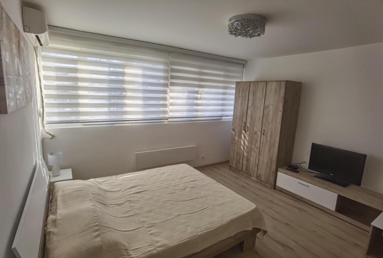 Apartman Lena Banovo Brdo Belgrado Exterior foto